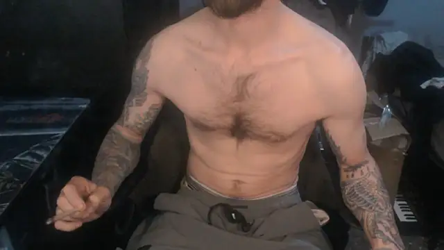Snapshot of SexxxyLouis chatting on 05.17.26 SexxxyLouis online show from 05.17.26