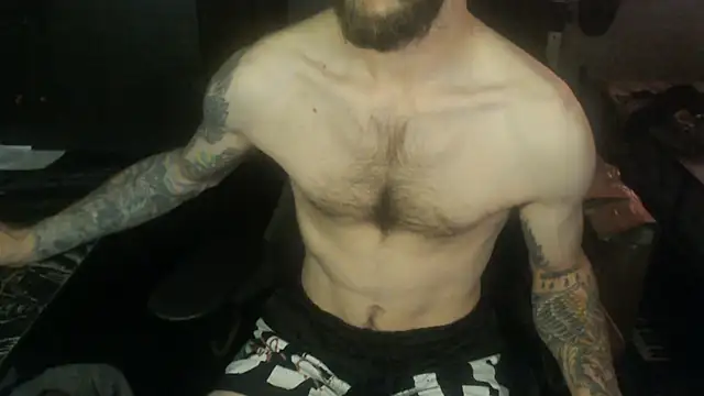 Snapshot of SexxxyLouis chatting on 05.19.26 SexxxyLouis online show from 05.19.26