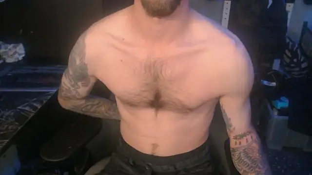 Snapshot of SexxxyLouis chatting on 06.03.26 SexxxyLouis online show from 06.03.26