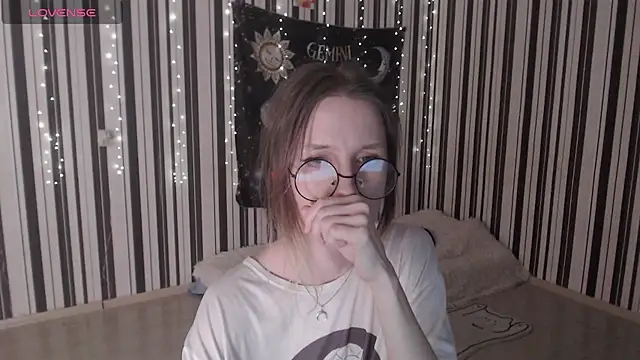  Hanna Moon  online show from 10.15.25