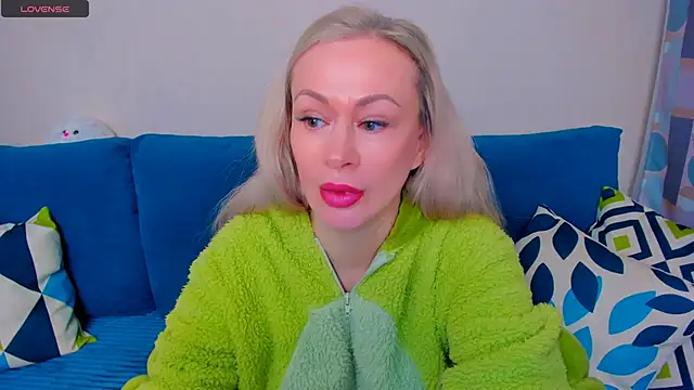 EllenMoore online show from 10.07.25