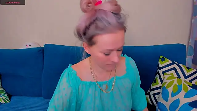 EllenMoore online show from 10.22.25