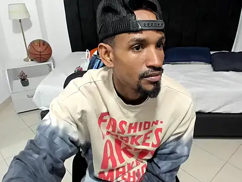 Snapshot of anhtony_wayans chatting on 10.03.25 anhtony wayans online show from 10.03.25