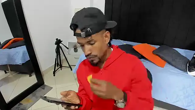 Snapshot of anhtony_wayans chatting on 10.07.25 anhtony wayans online show from 10.07.25