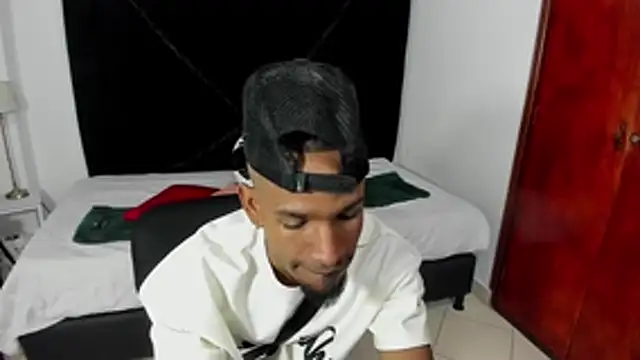 Snapshot of anhtony_wayans chatting on 10.18.25 anhtony wayans online show from 10.18.25