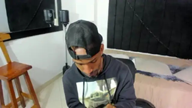 Snapshot of anhtony_wayans chatting on 10.24.25 anhtony wayans online show from 10.24.25