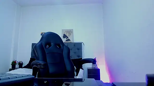 Ellie Alves online show from 10.04.25