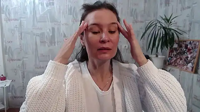 Snapshot of GinaQSoul chatting on 09.19.25 GinaQSoul online show from 09.19.25