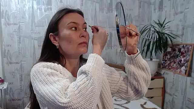 Snapshot of GinaQSoul chatting on 09.20.25 GinaQSoul online show from 09.20.25