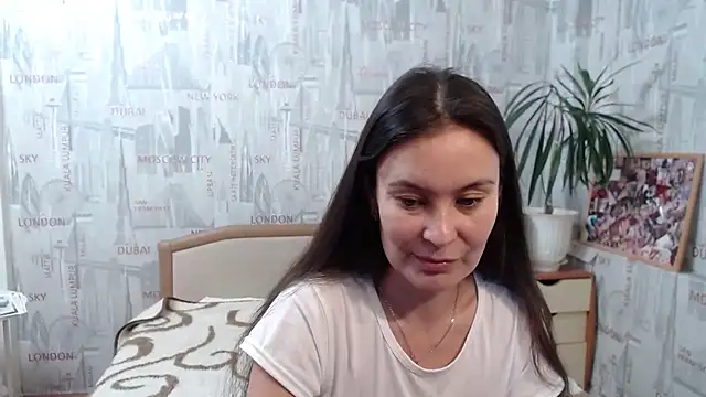 Snapshot of GinaQSoul chatting on 09.27.25 GinaQSoul online show from 09.27.25