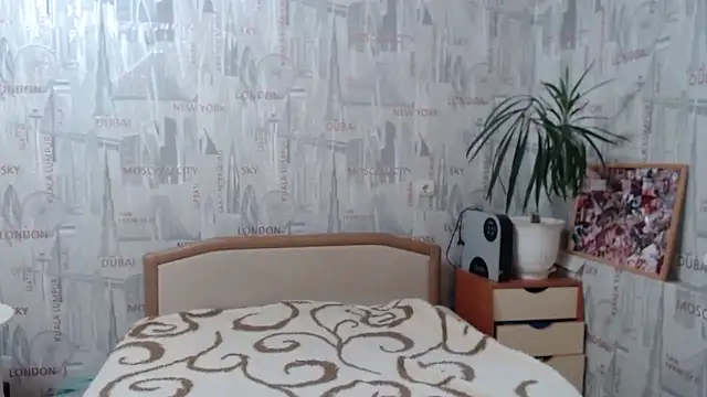 Snapshot of GinaQSoul chatting on 10.03.25 GinaQSoul online show from 10.03.25