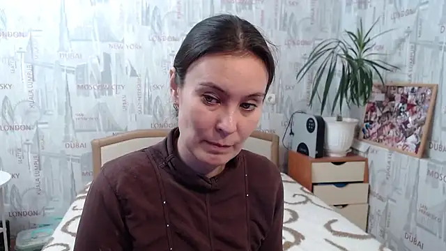 Snapshot of GinaQSoul chatting on 10.04.25 GinaQSoul online show from 10.04.25