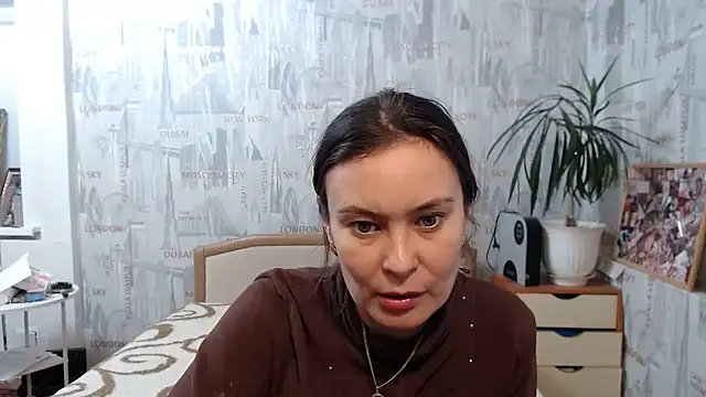 Snapshot of GinaQSoul chatting on 10.06.25 GinaQSoul online show from 10.06.25