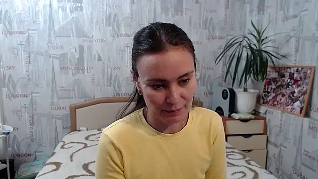 Snapshot of GinaQSoul chatting on 10.11.25 GinaQSoul online show from 10.11.25