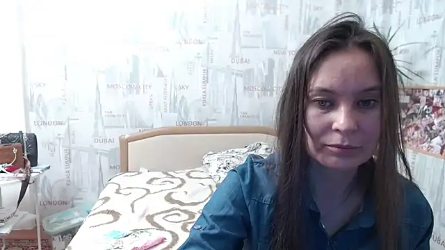 Snapshot of GinaQSoul chatting on 10.12.25 GinaQSoul online show from 10.12.25