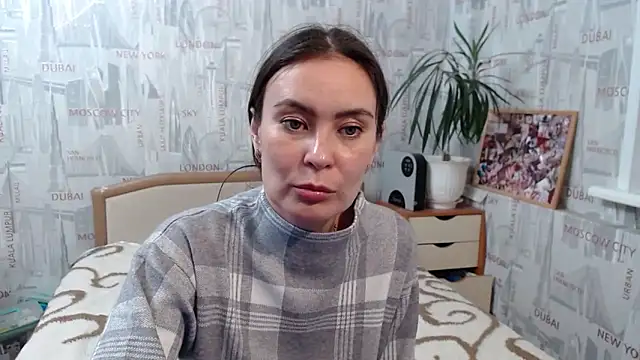 Snapshot of GinaQSoul chatting on 10.16.25 GinaQSoul online show from 10.16.25