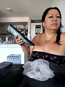 Snapshot of Brenda_Berck_ chatting on 04.12.26 Brenda Berck online show from 04.12.26