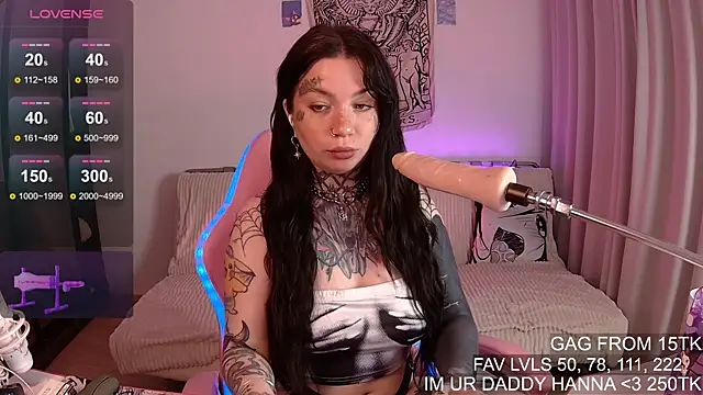 Snapshot of HannaXWonder chatting on 11.02.25 HannaXWonder online show from 11.02.25