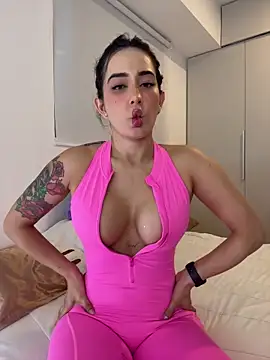 Snapshot of CATALINA_RESTREPO chatting on 10.12.25 CATALINA RESTREPO online show from 10.12.25