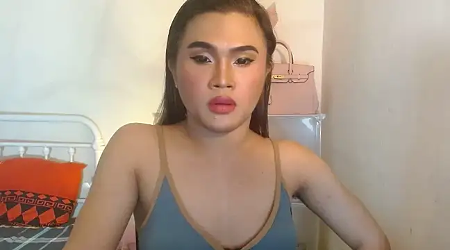 Snapshot of JustineBIGCUM chatting on 02.05.25 JustineBIGCUM online show from 02.05.25