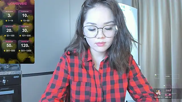 Snapshot of azure_moon2 chatting on 09.19.25 azure moon2 online show from 09.19.25