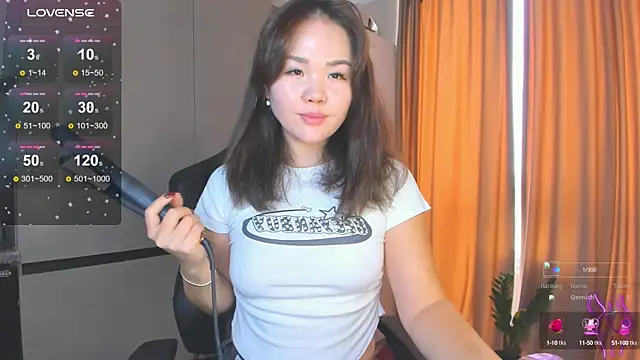 Snapshot of azure_moon2 chatting on 10.16.25 azure moon2 online show from 10.16.25