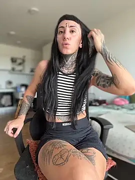 Snapshot of samisamsx chatting on 10.10.25 samisamsx online show from 10.10.25