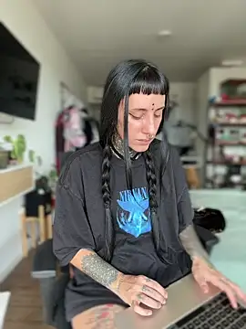 Snapshot of samisamsx chatting on 10.16.25 samisamsx online show from 10.16.25