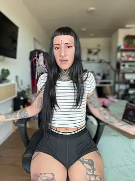 Snapshot of samisamsx chatting on 10.20.25 samisamsx online show from 10.20.25