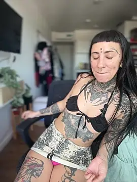 Snapshot of samisamsx chatting on 12.19.25 samisamsx online show from 12.19.25