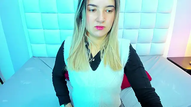 Snapshot of teresasroom_ chatting on 02.18.25 teresasroom online show from 02.18.25