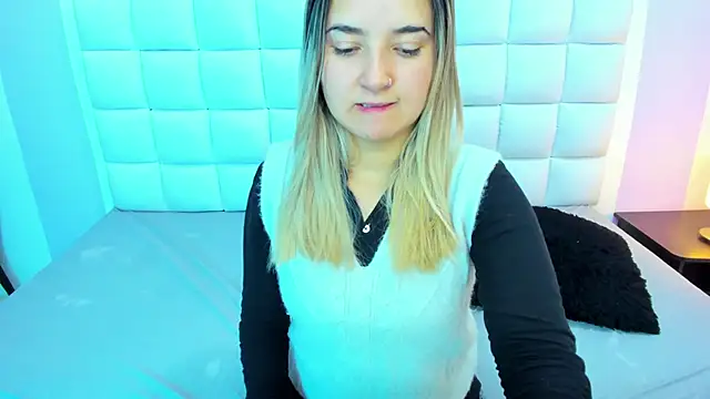 Snapshot of teresasroom_ chatting on 02.18.25 teresasroom online show from 02.18.25