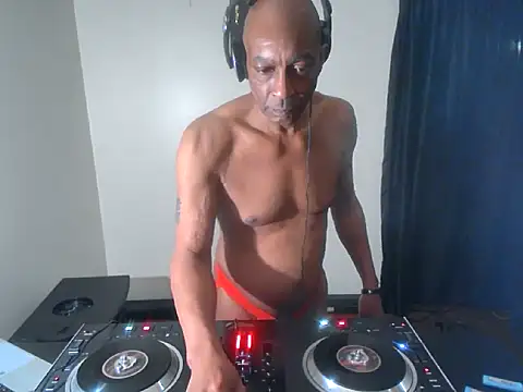 longdick4you8686 online show from 02.23.25