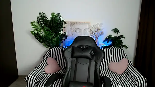 Snapshot of SEXY-GODDESabrina chatting on 03.01.25 SEXY-GODDESabrina online show from 03.01.25