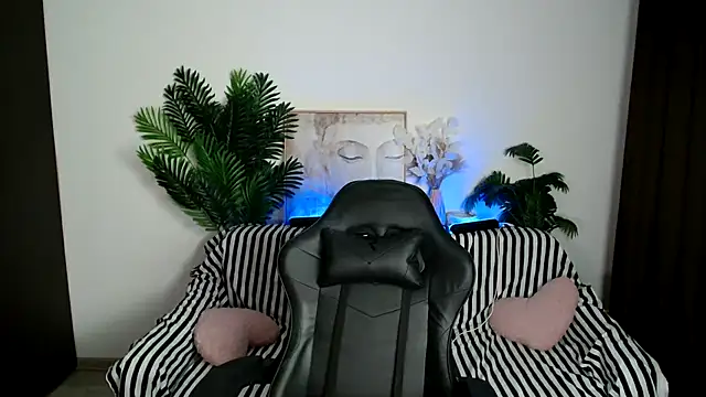 Snapshot of SEXY-GODDESabrina chatting on 03.04.25 SEXY-GODDESabrina online show from 03.04.25