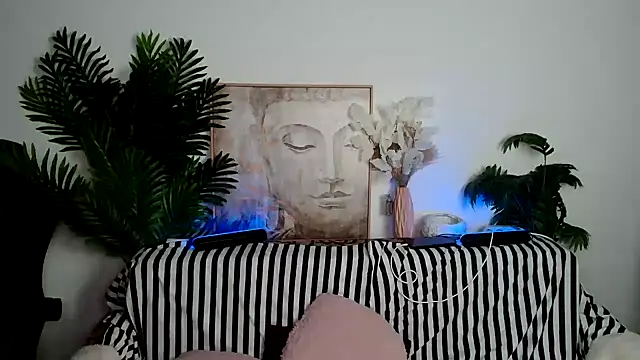 Snapshot of SEXY-GODDESabrina chatting on 03.22.25 SEXY-GODDESabrina online show from 03.22.25