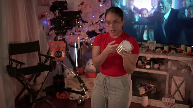 Nikki Torres online show from 11.04.25