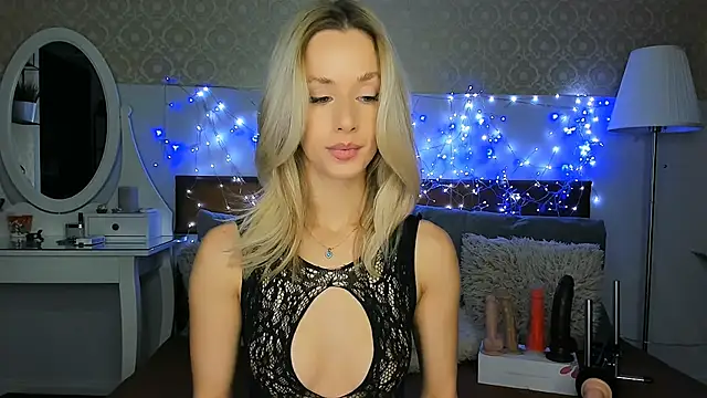 Snapshot of MiaBeeXX chatting on 10.03.25 MiaBeeXX online show from 10.03.25