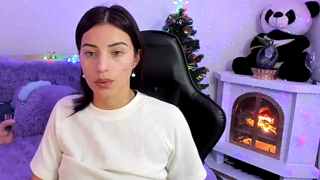 Snapshot of Arenne_rouse chatting on 12.26.24 Arenne rouse online show from 12.26.24