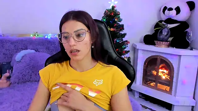 Snapshot of Arenne_rouse chatting on 12.27.24 Arenne rouse online show from 12.27.24