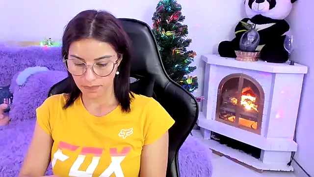 Snapshot of Arenne_rouse chatting on 12.28.24 Arenne rouse online show from 12.28.24