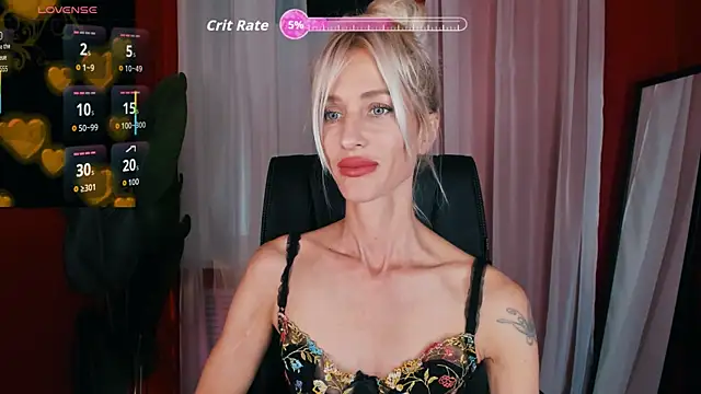 Snapshot of CindySw chatting on 09.15.25 CindySw online show from 09.15.25