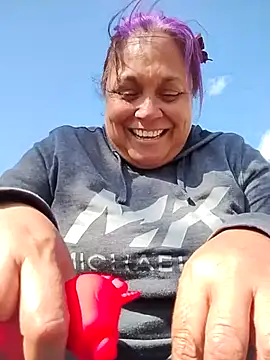 Snapshot of THEBEDroomdoOR chatting on 10.28.25 THEBEDroomdoOR online show from 10.28.25