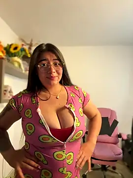 Snapshot of vaneelee chatting on 10.09.25 vaneelee online show from 10.09.25