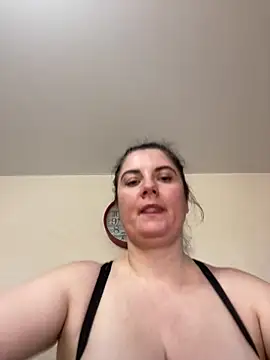 Snapshot of alisiaparril chatting on 03.18.25 alisiaparril online show from 03.18.25