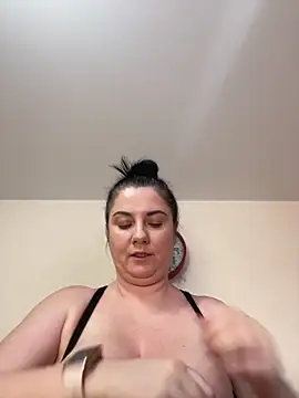 Snapshot of alisiaparril chatting on 03.19.25 alisiaparril online show from 03.19.25