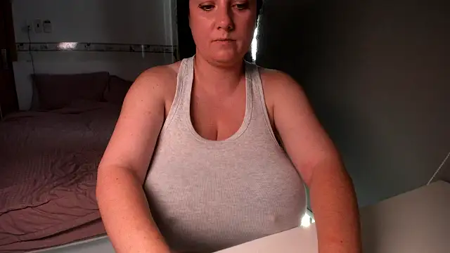 Snapshot of alisiaparril chatting on 09.15.25 alisiaparril online show from 09.15.25