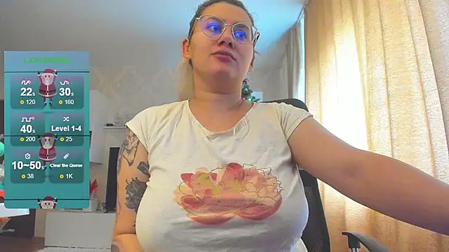 Snapshot of hot_evil_queen chatting on 12.29.24 hot evil queen online show from 12.29.24