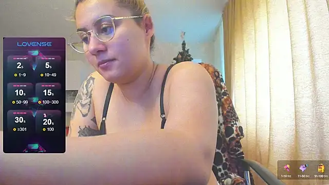 Snapshot of hot_evil_queen chatting on 01.22.25 hot evil queen online show from 01.22.25