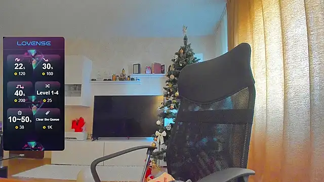 Snapshot of hot_evil_queen chatting on 02.11.25 hot evil queen online show from 02.11.25